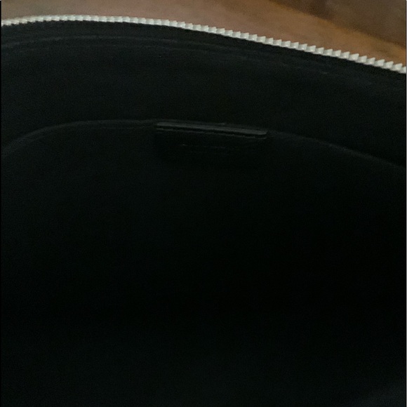 🆕 GIVENCHY
Black Grained Medium Antigona Pouch - Picture 7 of 7